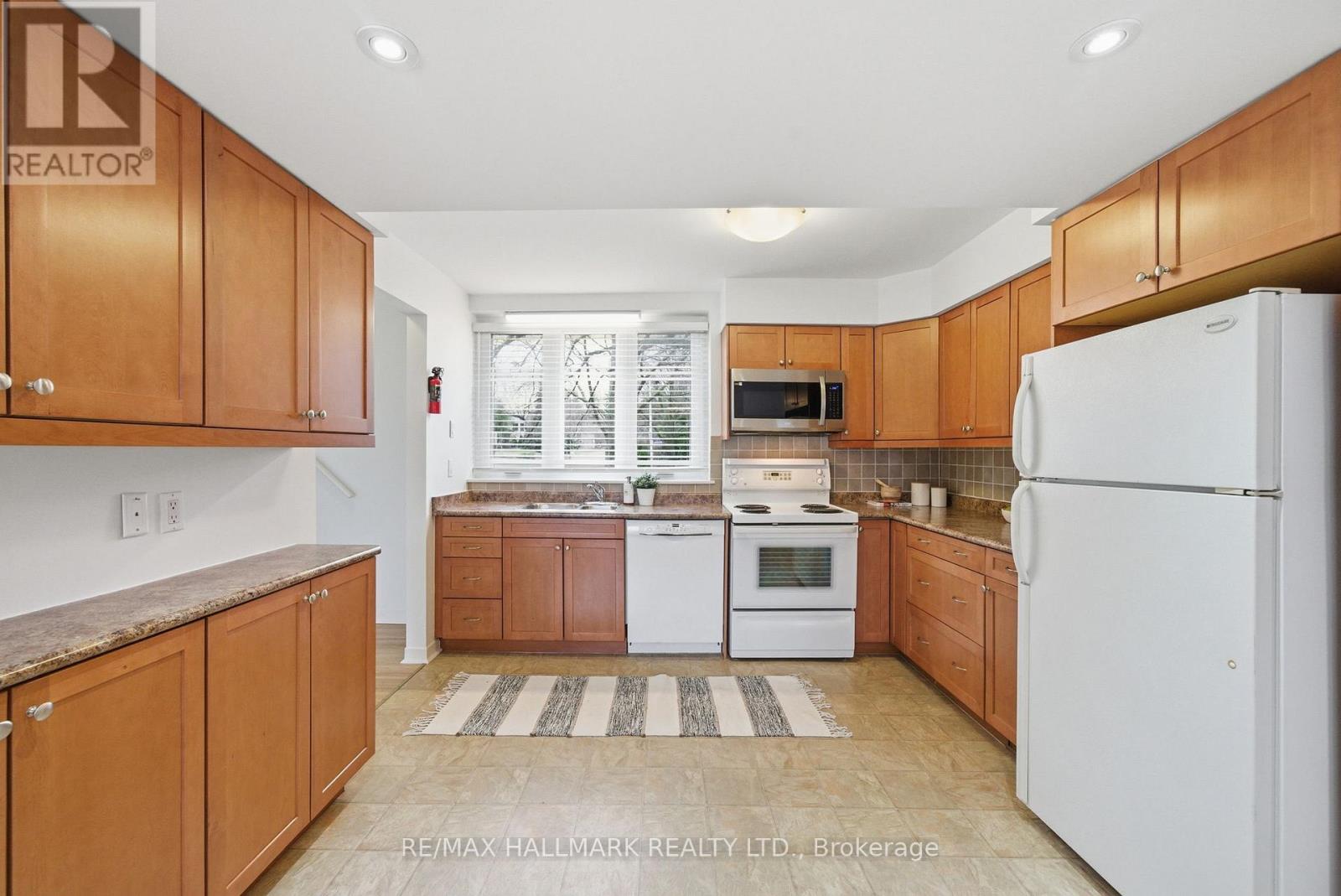 28 Langbourne Place, Toronto, Ontario  M3B 1A9 - Photo 11 - C13072140