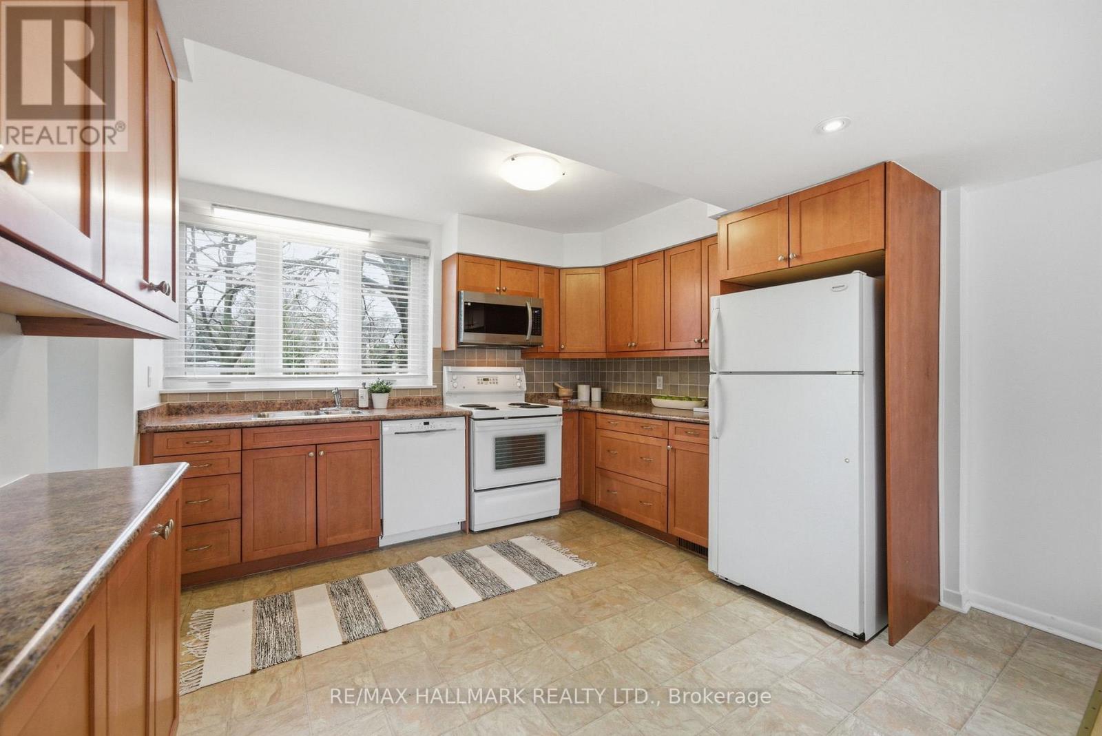 28 Langbourne Place, Toronto, Ontario  M3B 1A9 - Photo 12 - C13072140