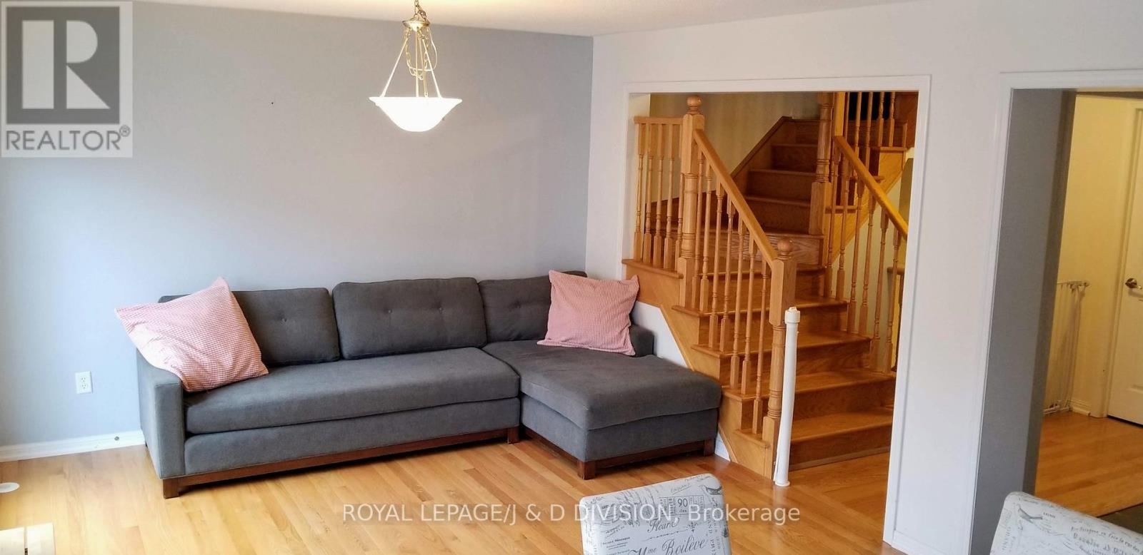 52 Ayers Crescent, Toronto, Ontario  M1L 0B8 - Photo 2 - E13072278