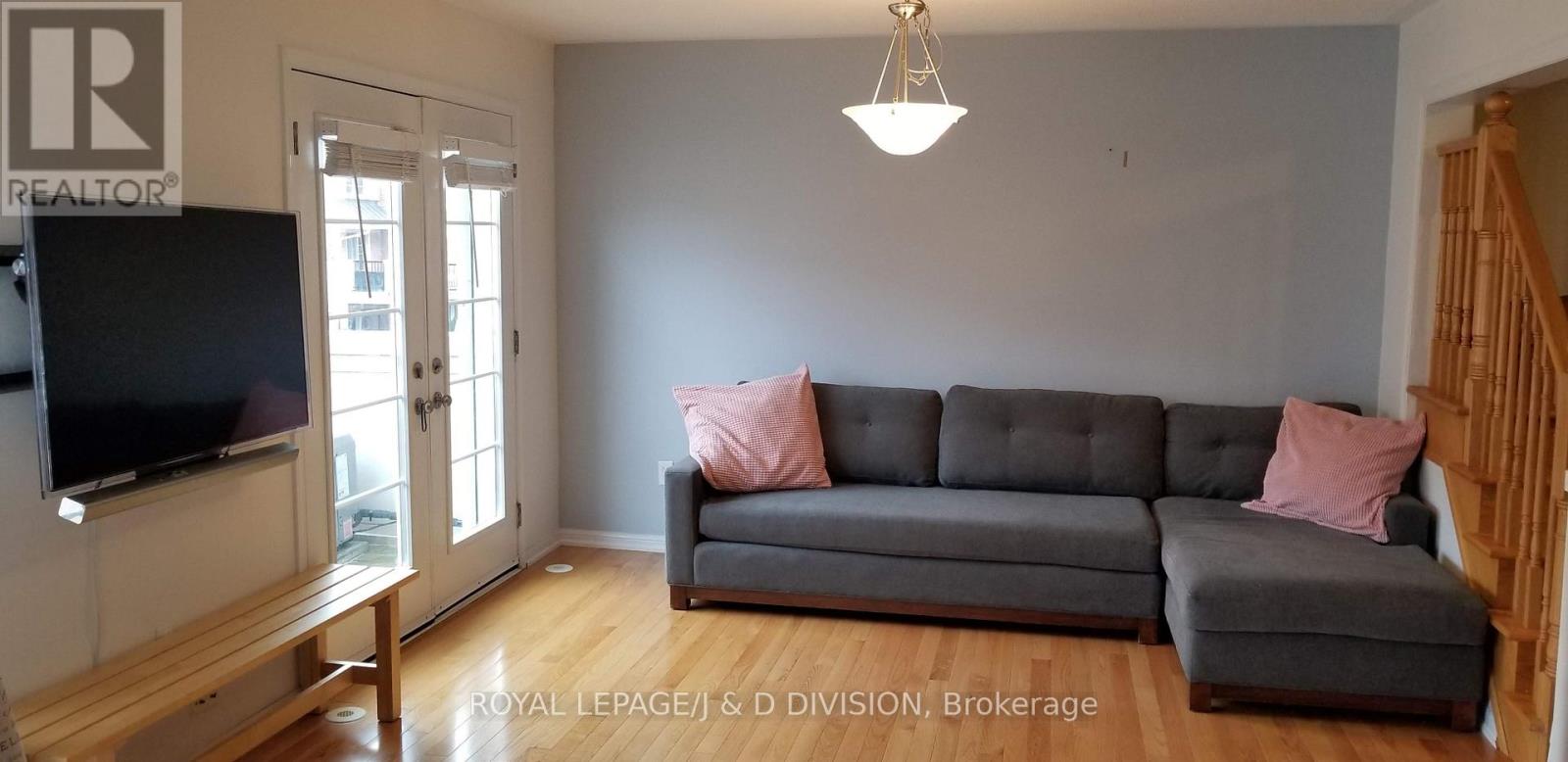 52 Ayers Crescent, Toronto, Ontario  M1L 0B8 - Photo 3 - E13072278