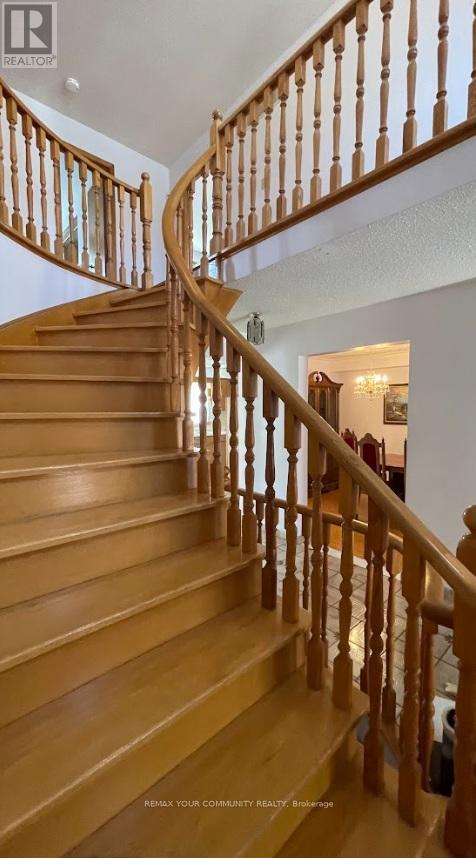 15 Sanwood Boulevard, Toronto, Ontario  M1V 3L5 - Photo 2 - E13072286