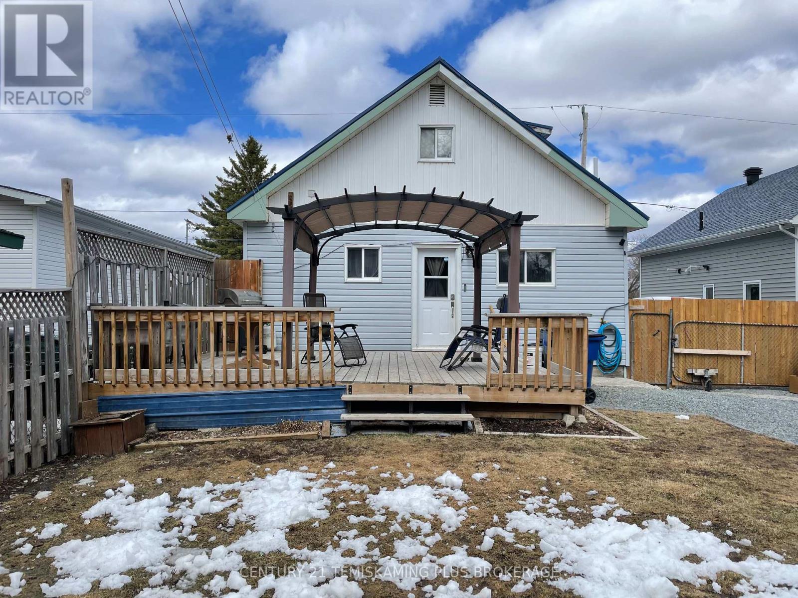 402 Farah Avenue, Temiskaming Shores, Ontario  P0J 1P0 - Photo 3 - T12931130