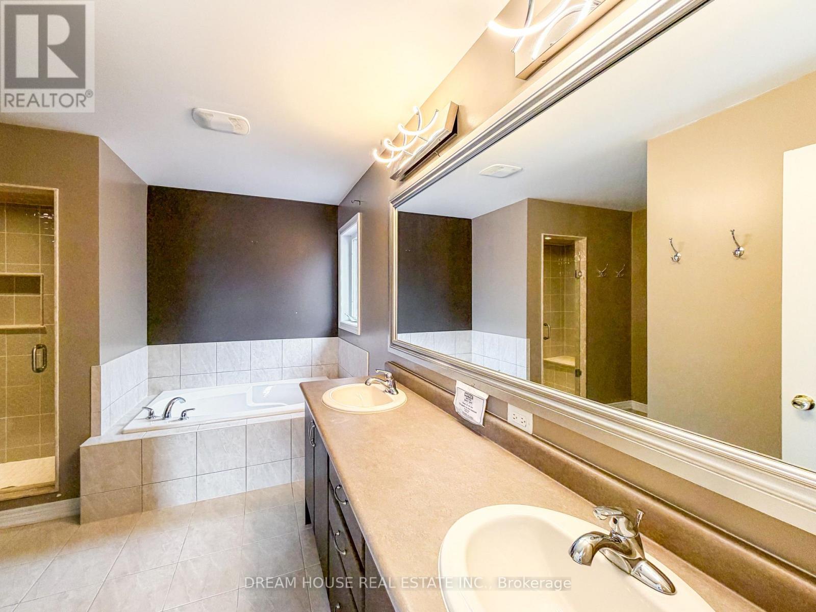 1383 Dallman Street, Innisfil, Ontario  L0L 1W0 - Photo 15 - N13072118