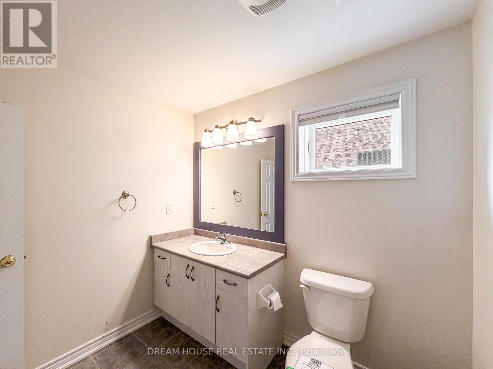 1383 Dallman Street, Innisfil, Ontario  L0L 1W0 - Photo 19 - N13072118