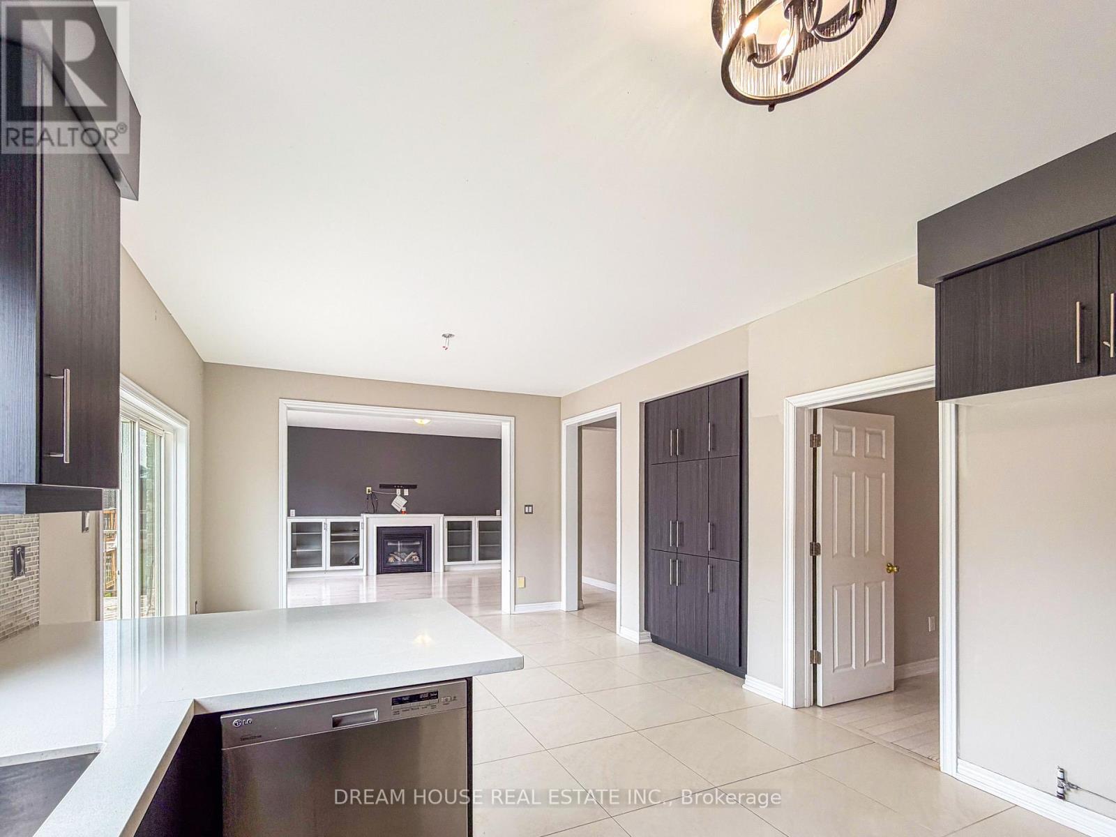 1383 Dallman Street, Innisfil, Ontario  L0L 1W0 - Photo 6 - N13072118