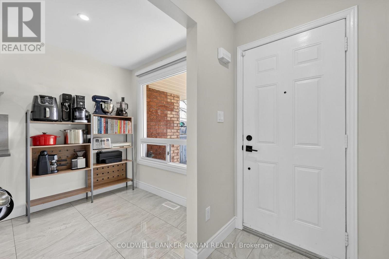 7 Robins Lane, New Tecumseth, Ontario  L9R 1C5 - Photo 3 - N13072266