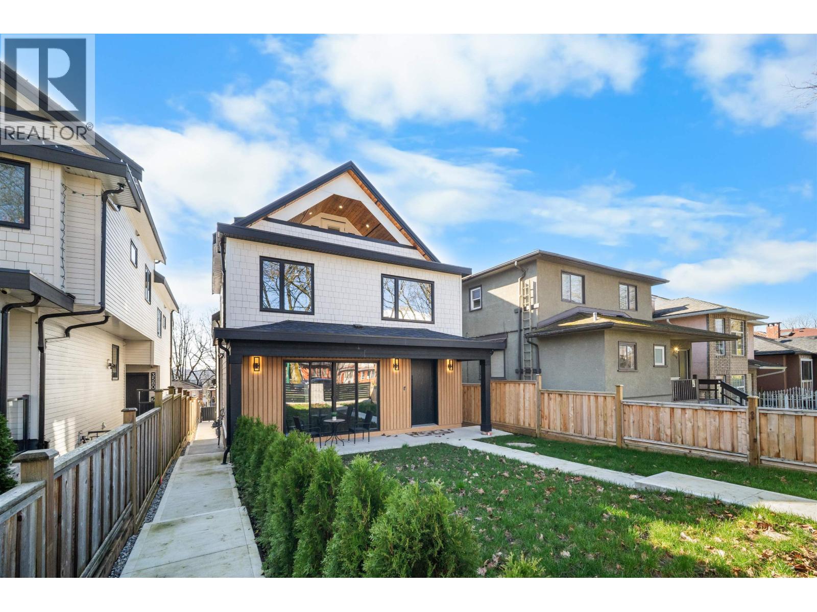 1 3576 E PENDER STREET, Vancouver, British Columbia