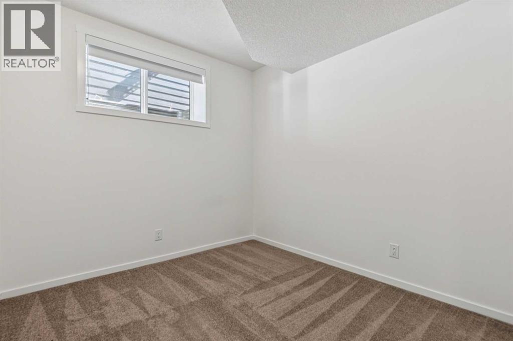 25 Yorkstone Row Sw, Calgary, Alberta  T2X 5H4 - Photo 35 - A2296058