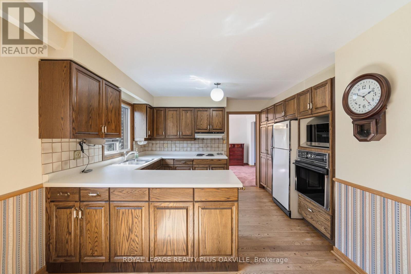845 Saddle Crescent, Mississauga, Ontario  L4Y 2V9 - Photo 10 - W13072006