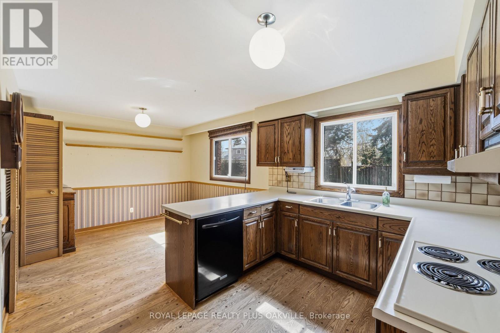 845 Saddle Crescent, Mississauga, Ontario  L4Y 2V9 - Photo 12 - W13072006