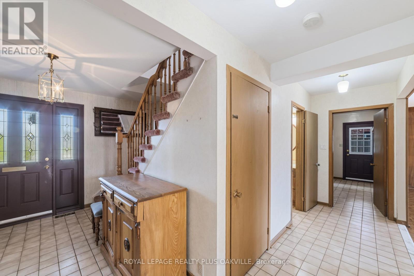 845 Saddle Crescent, Mississauga, Ontario  L4Y 2V9 - Photo 16 - W13072006