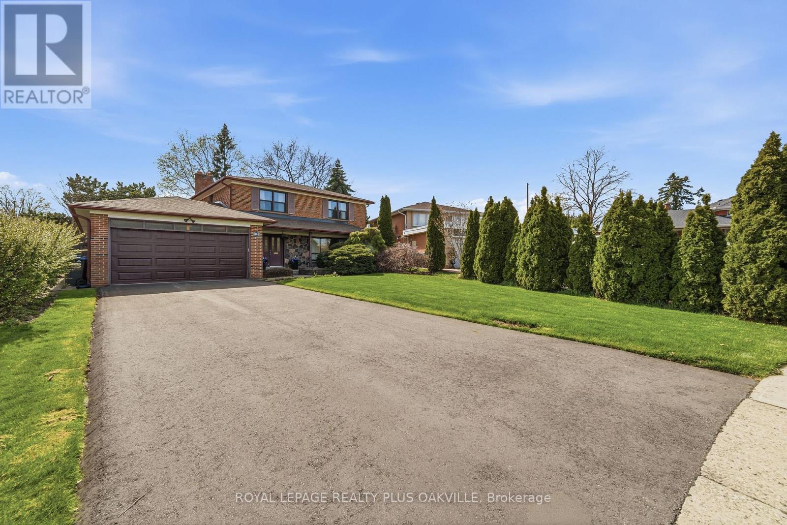 845 Saddle Crescent, Mississauga, Ontario  L4Y 2V9 - Photo 2 - W13072006