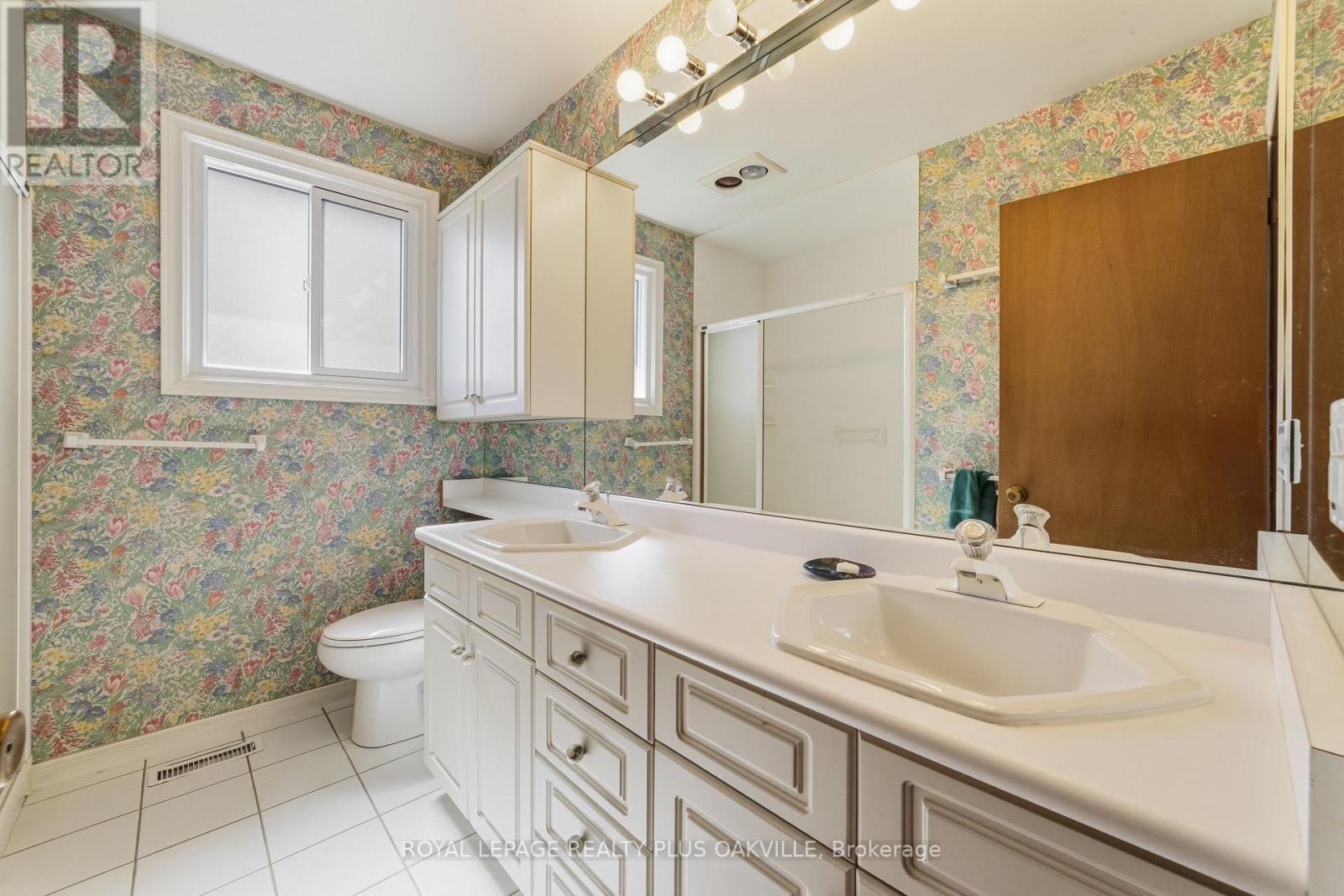 845 Saddle Crescent, Mississauga, Ontario  L4Y 2V9 - Photo 24 - W13072006