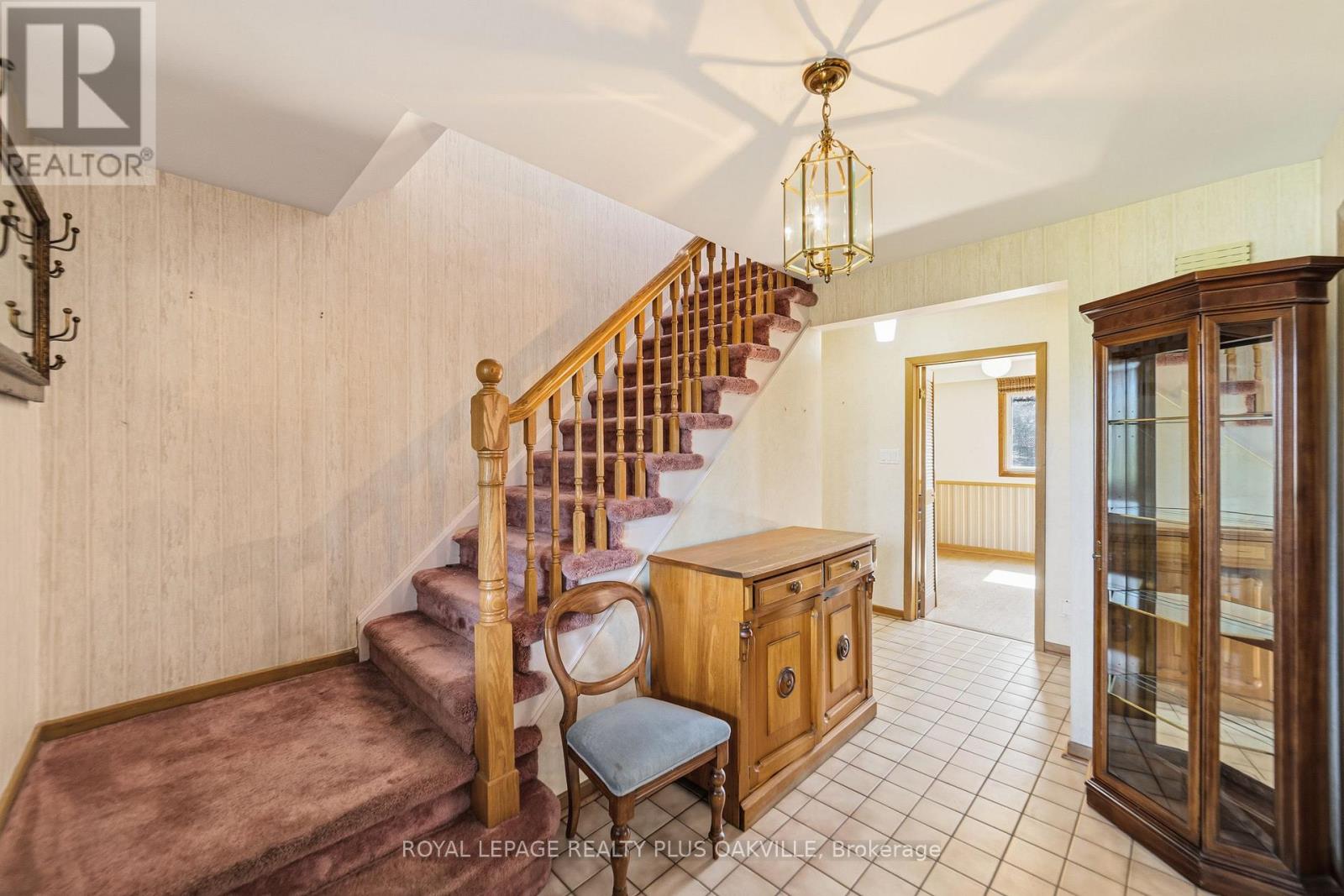 845 Saddle Crescent, Mississauga, Ontario  L4Y 2V9 - Photo 4 - W13072006