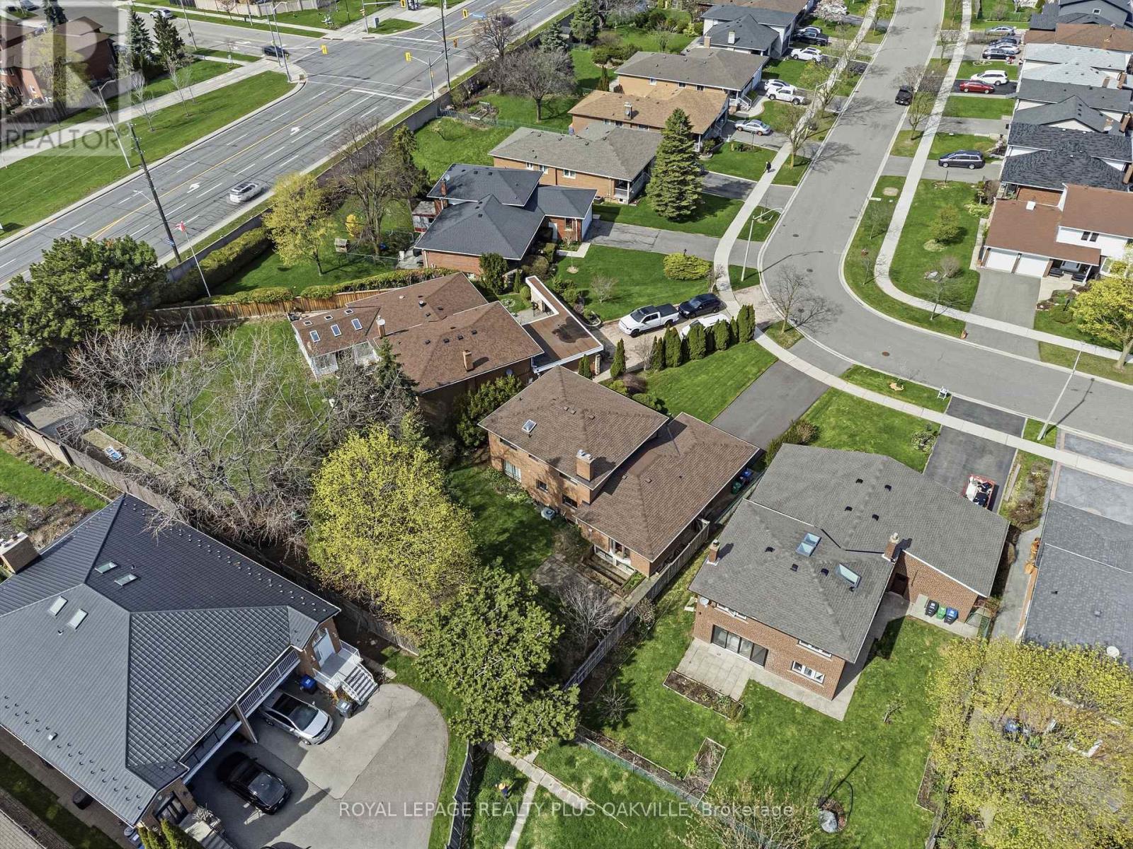 845 Saddle Crescent, Mississauga, Ontario  L4Y 2V9 - Photo 48 - W13072006