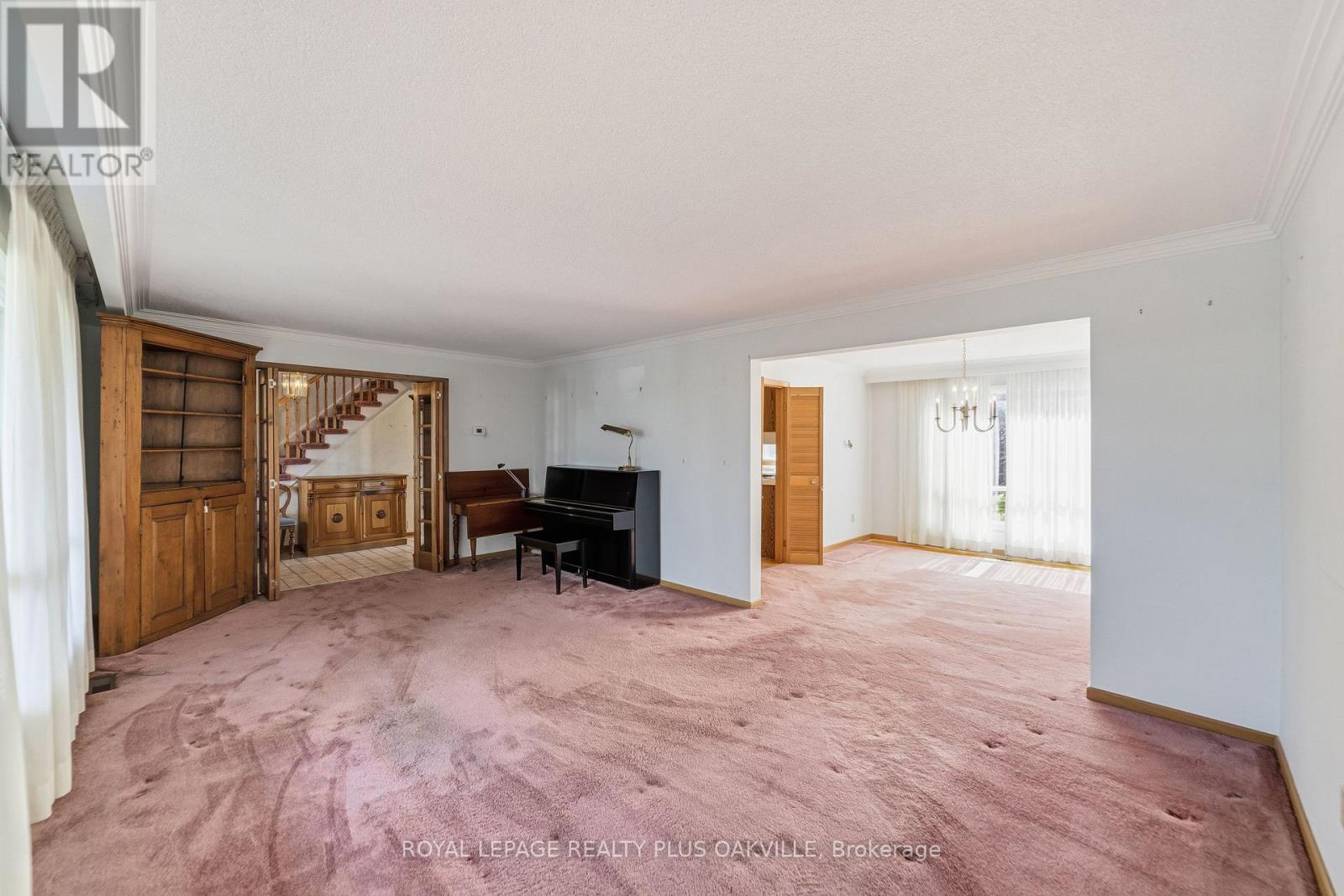 845 Saddle Crescent, Mississauga, Ontario  L4Y 2V9 - Photo 6 - W13072006