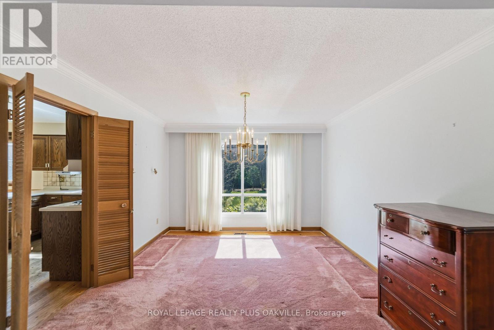 845 Saddle Crescent, Mississauga, Ontario  L4Y 2V9 - Photo 7 - W13072006
