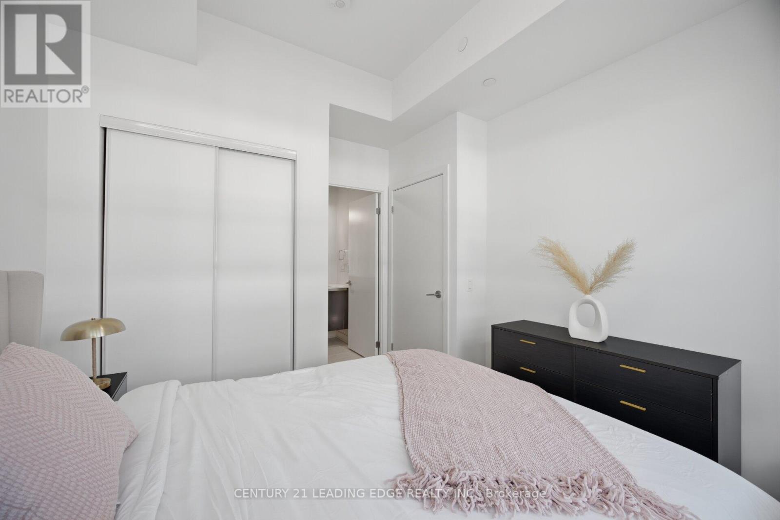 317 - 405 Dundas Street W, Oakville, Ontario  L6M 5P9 - Photo 18 - W13072050