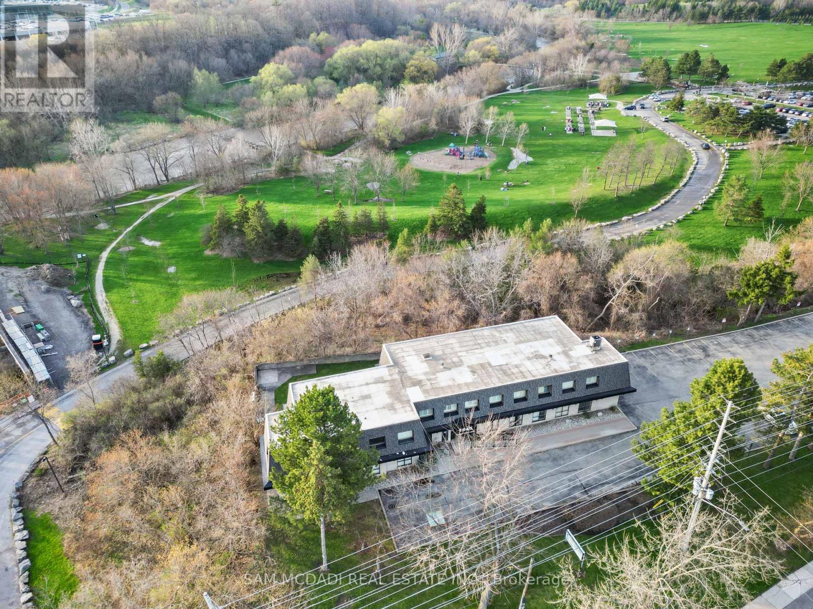 1645 DUNDAS STREET W, Mississauga, Ontario
