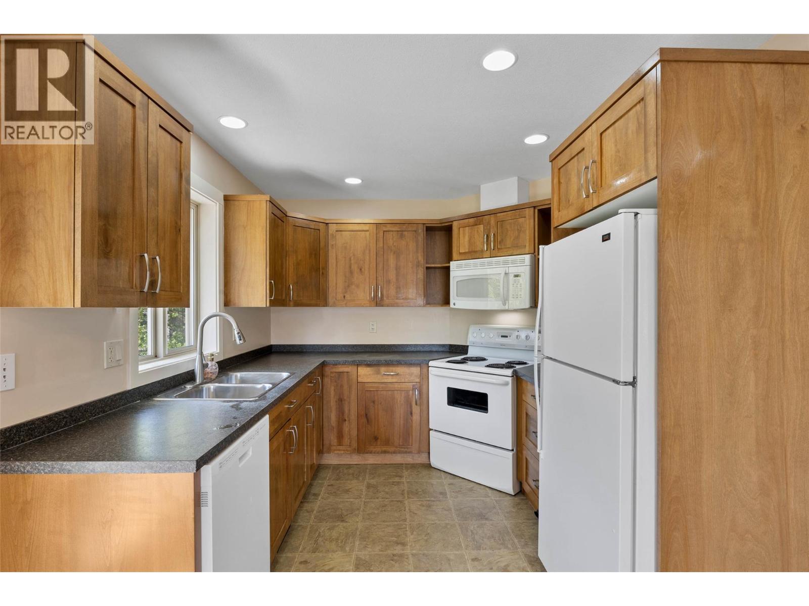 872 Kitamoto Road, Kamloops, British Columbia  V2B 6H6 - Photo 14 - 10385748