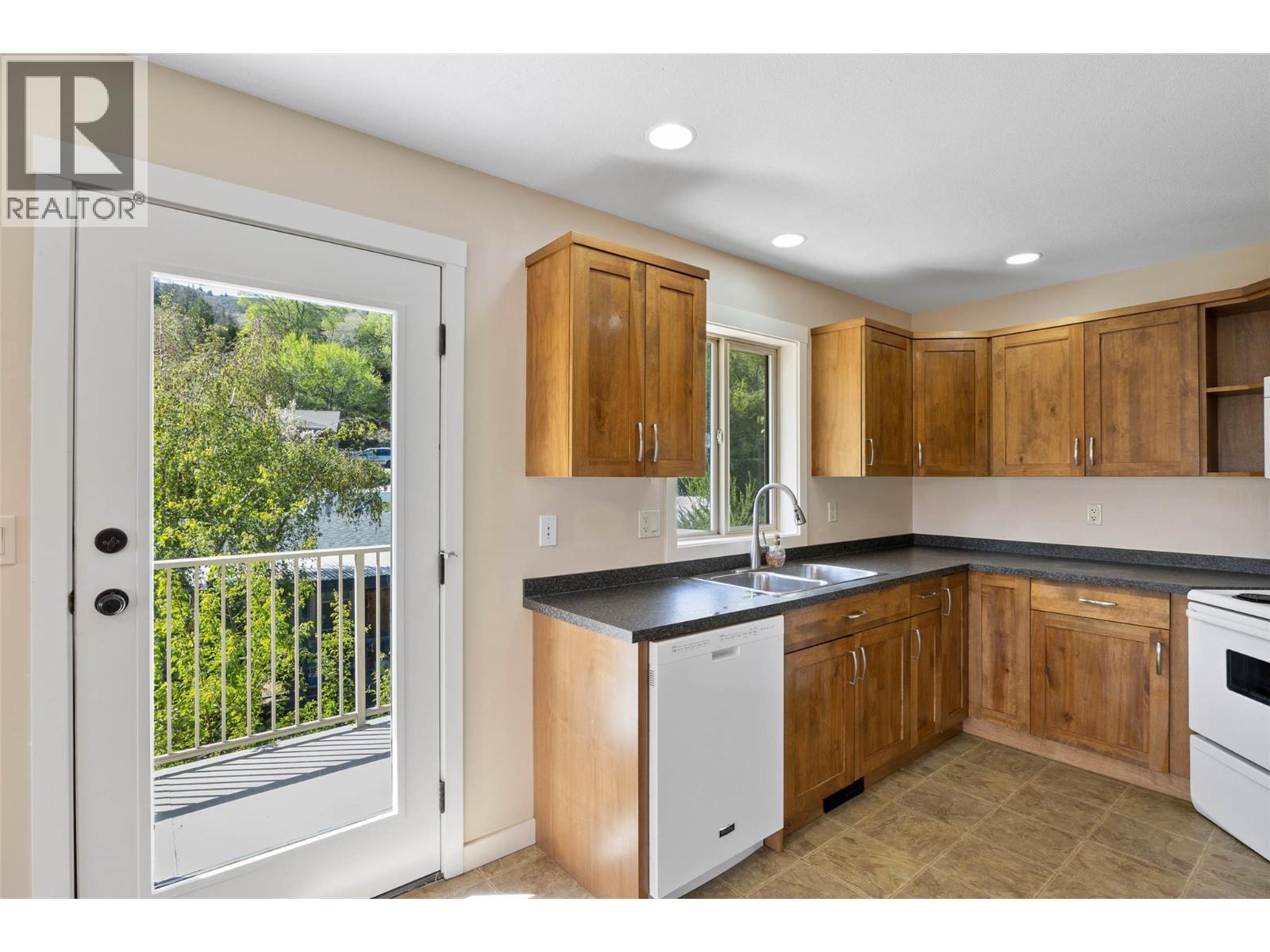 872 Kitamoto Road, Kamloops, British Columbia  V2B 6H6 - Photo 15 - 10385748