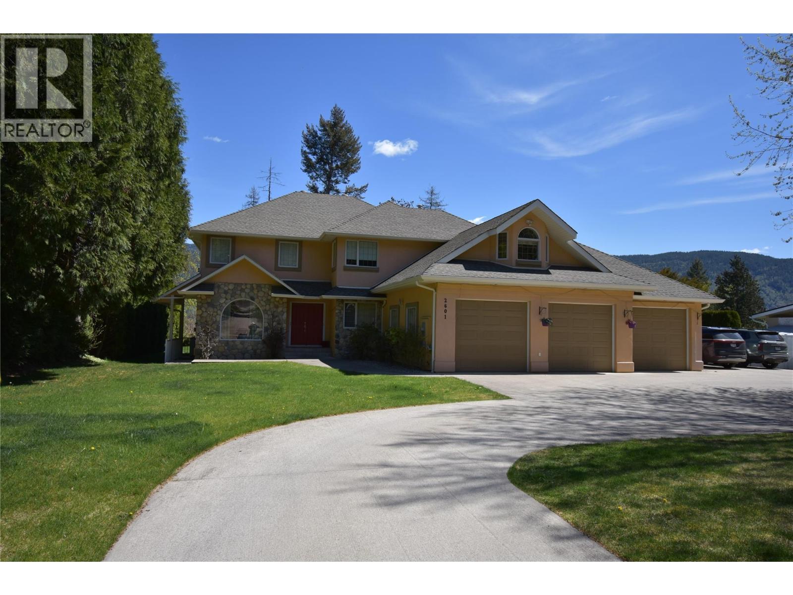 2601 9th Avenue, Castlegar, British Columbia