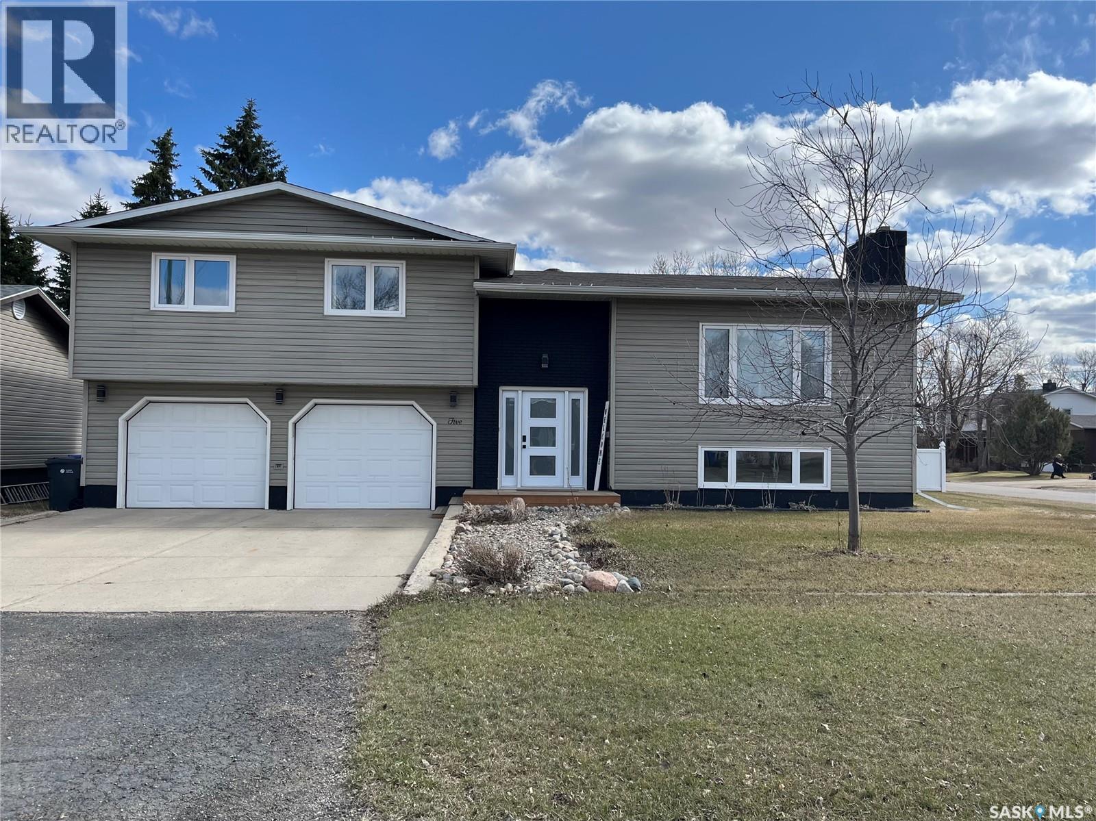 5 Souris Avenue, Redvers, Saskatchewan  S0C 2H0 - Photo 2 - SK029708