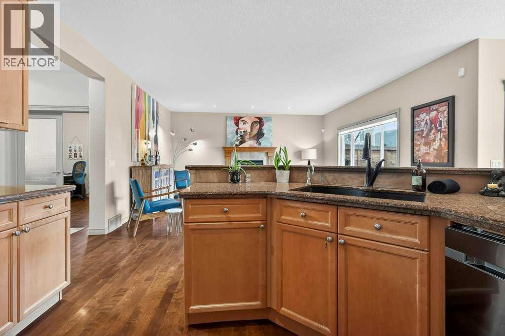 203 Crystal Green Point, Okotoks, Alberta  T1S 2K7 - Photo 11 - A2302216
