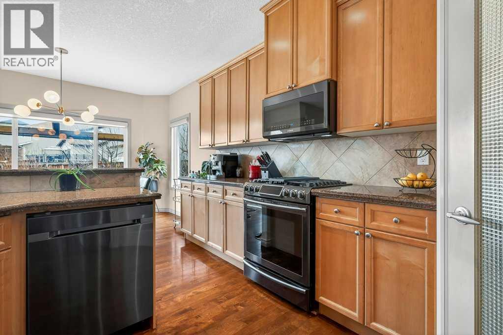 203 Crystal Green Point, Okotoks, Alberta  T1S 2K7 - Photo 10 - A2302216