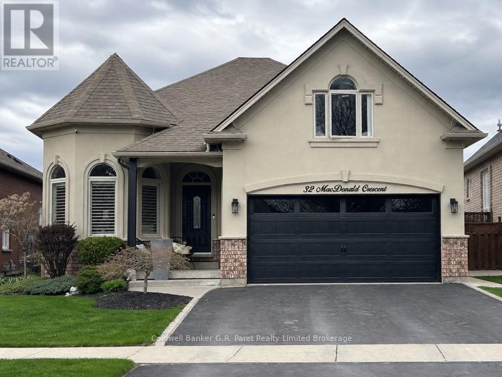 32 MACDONALD CRESCENT, Brantford, Ontario