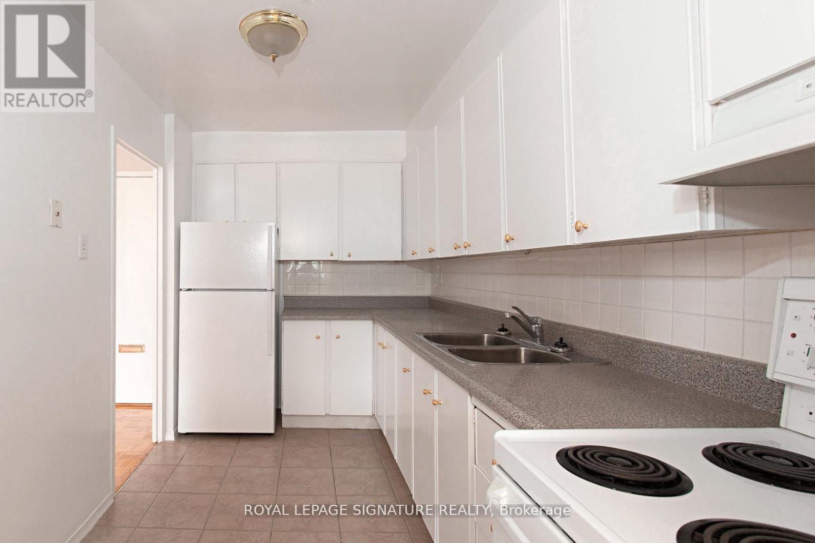 203 - 525 EGLINTON AVENUE E, Toronto, Ontario
