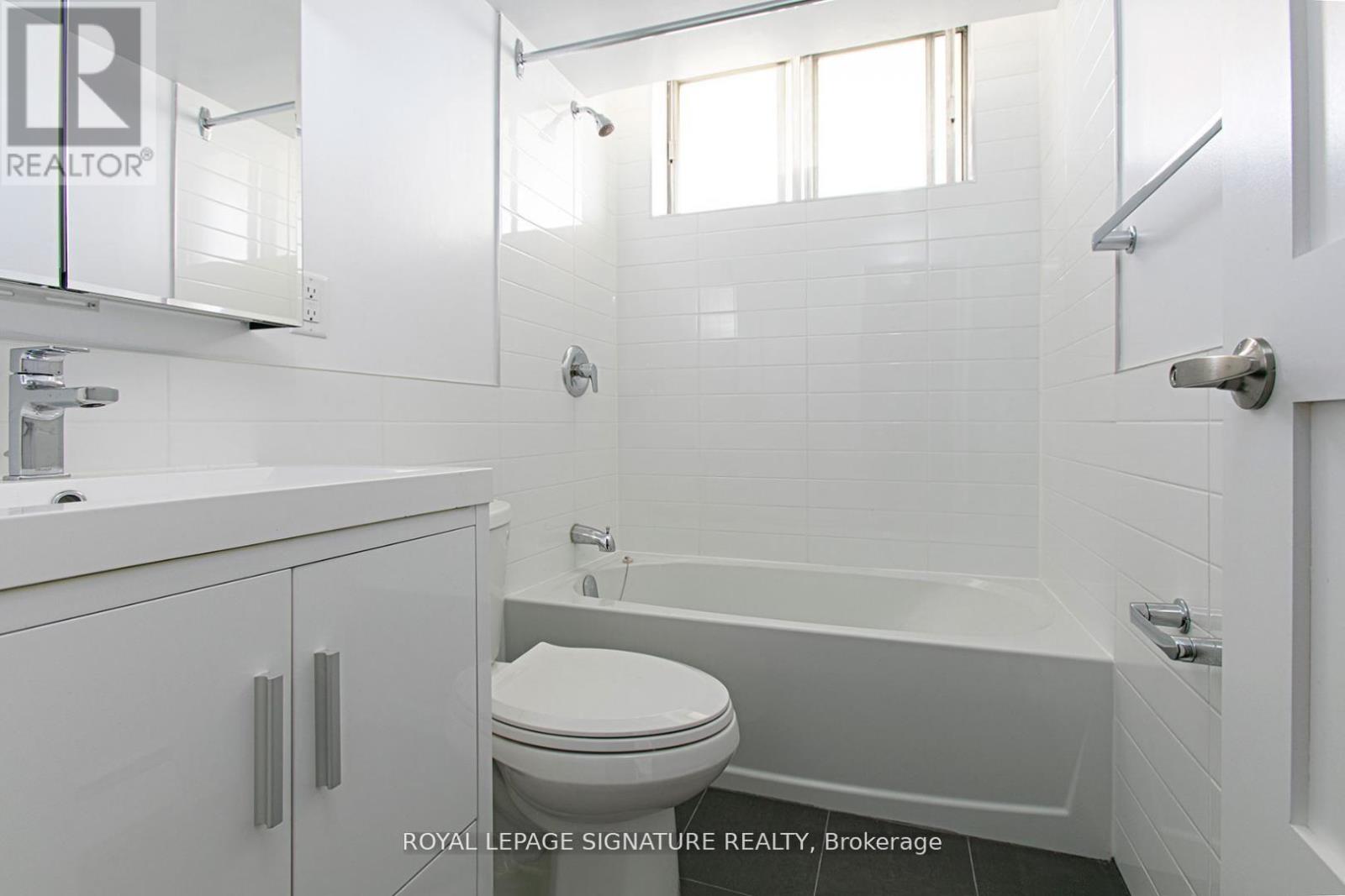 203 - 525 Eglinton Avenue E, Toronto, Ontario  M4P 1N5 - Photo 5 - C12958452