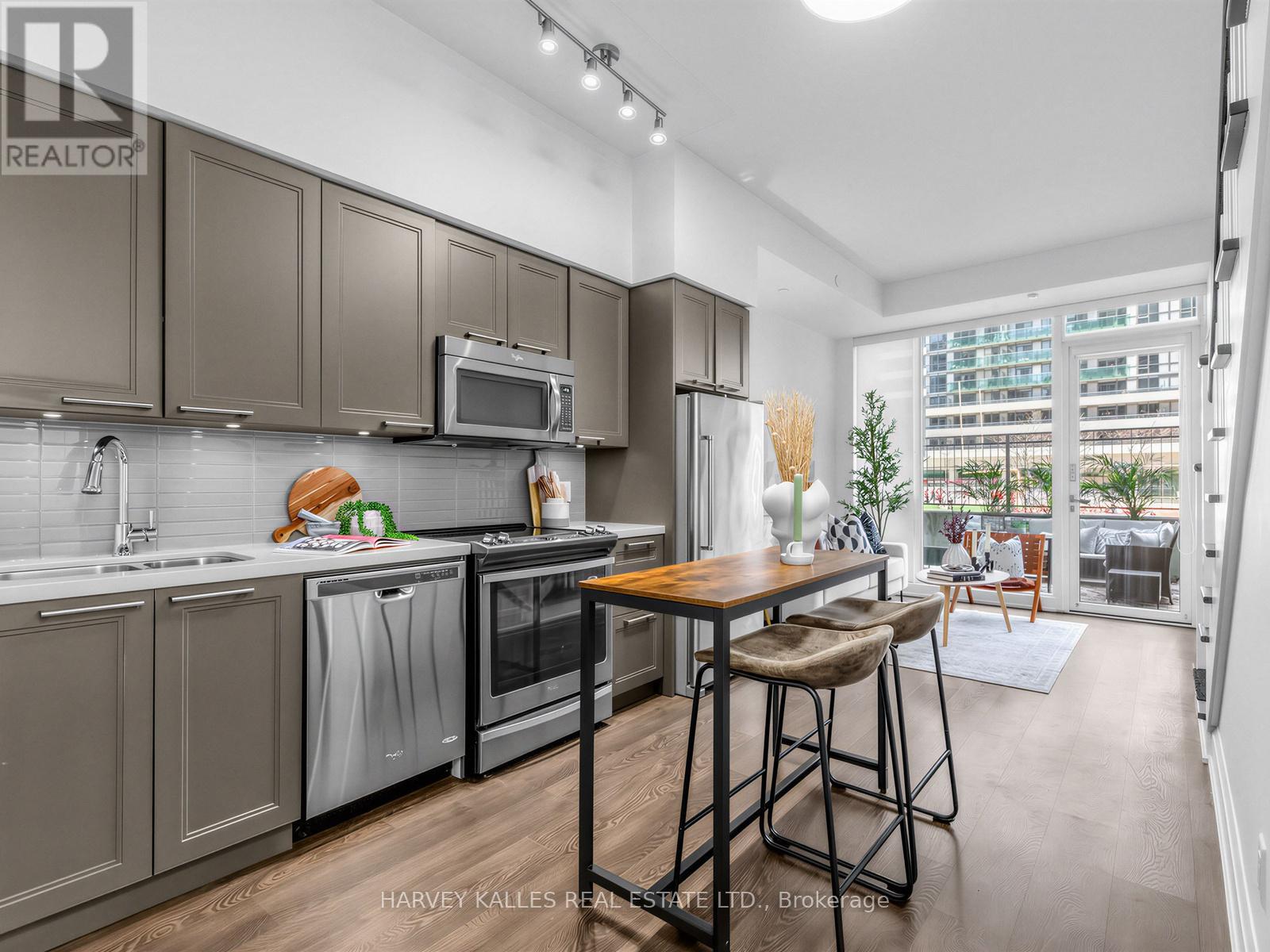 Th 13 - 30 Roehampton Avenue, Toronto, Ontario  M4P 1R2 - Photo 4 - C13052824