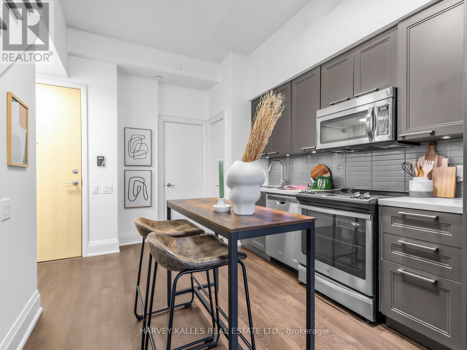 Th 13 - 30 Roehampton Avenue, Toronto, Ontario  M4P 1R2 - Photo 5 - C13052824