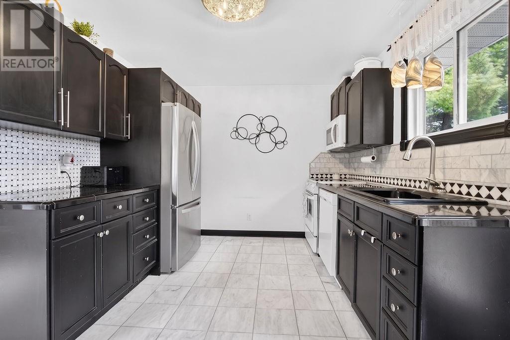 75 Claire, Greater Sudbury, Ontario  P0M 1B0 - Photo 2 - 2127409