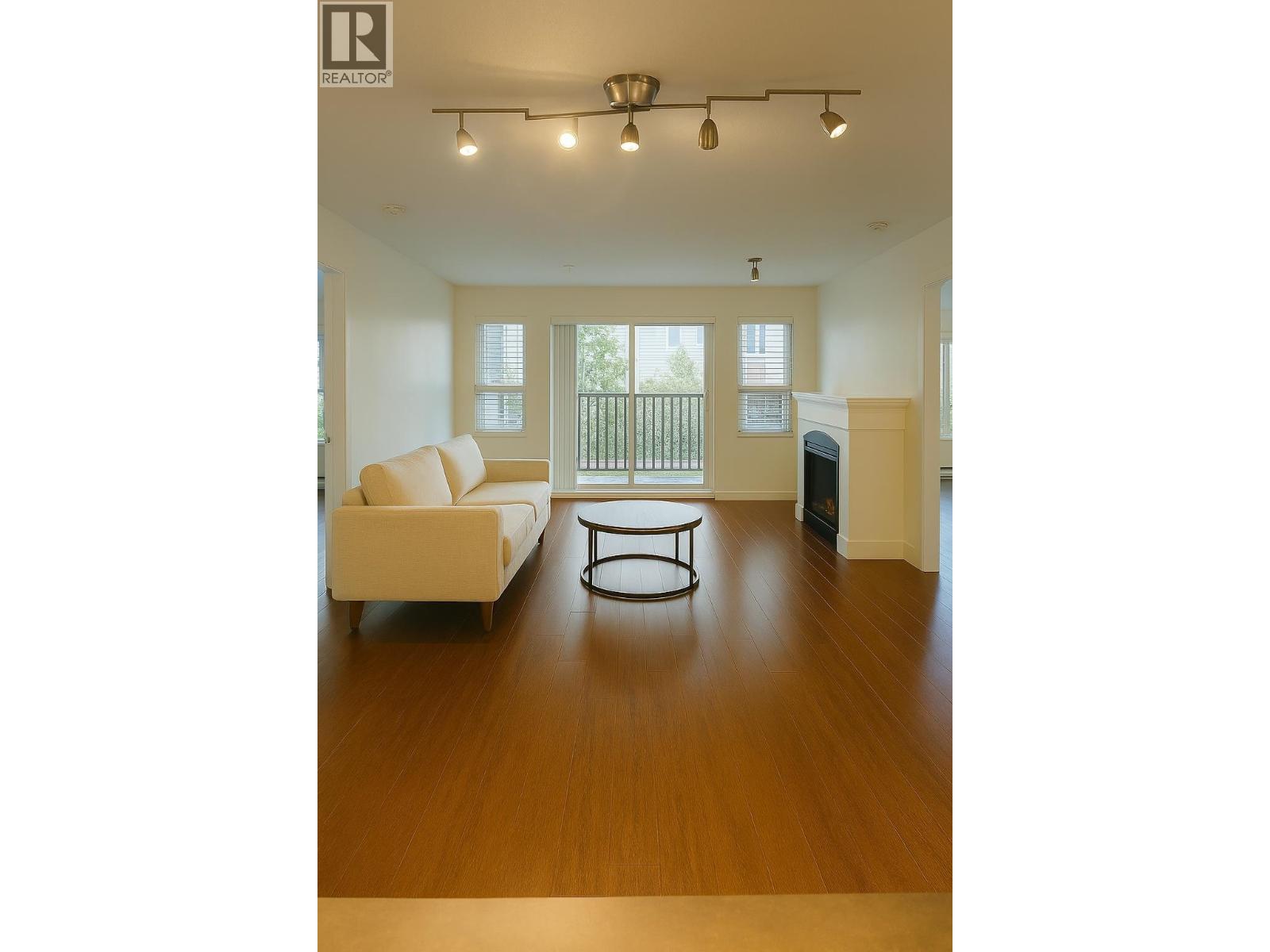 303 2958 Whisper Way, Coquitlam, British Columbia  V3E 3S7 - Photo 3 - R3118466