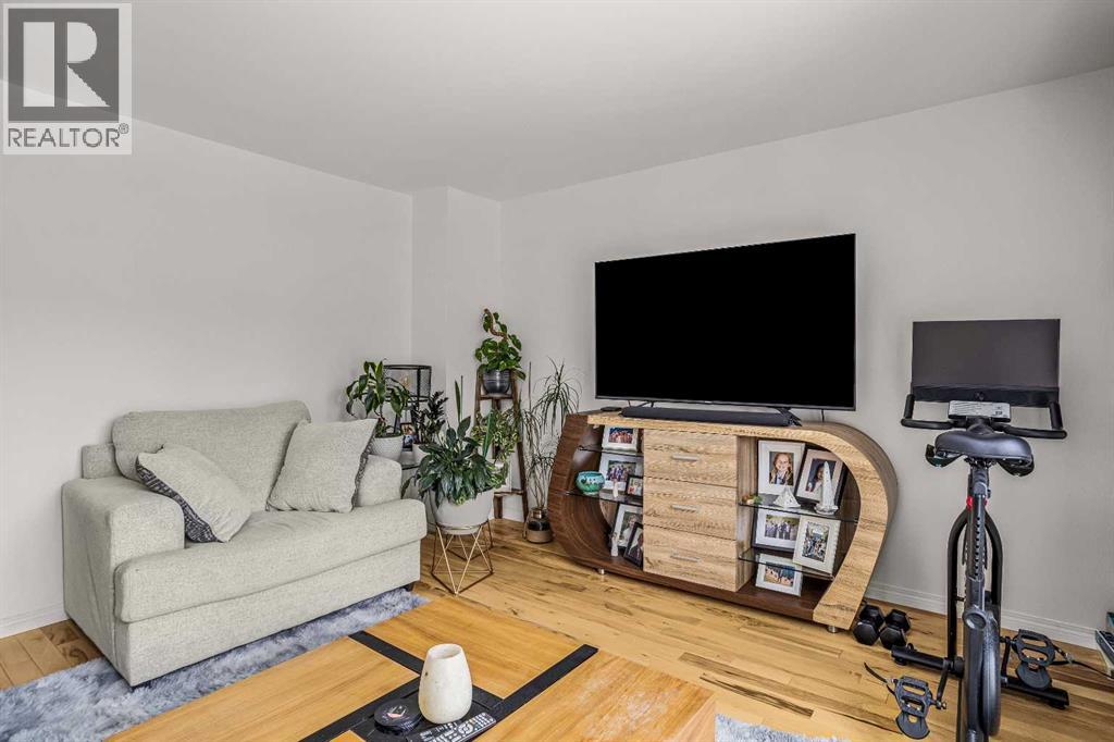 108 Glacier Drive, Banff, Alberta  T1L 1G7 - Photo 4 - A2307187
