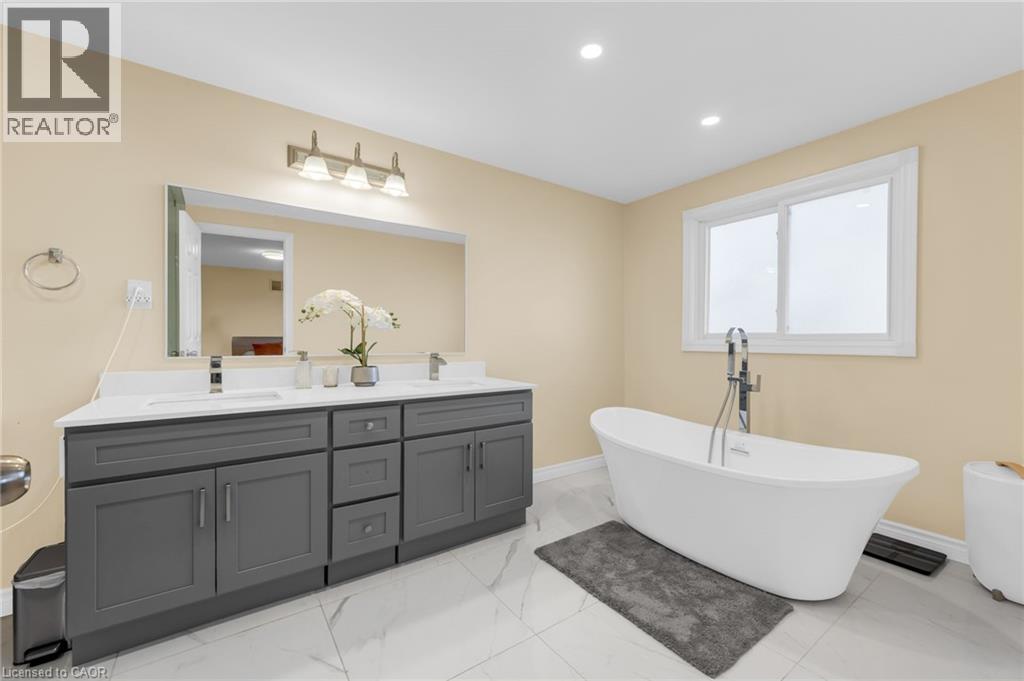 375 Delancey Boulevard, Hamilton, Ontario  L9B 2B5 - Photo 28 - 40822535