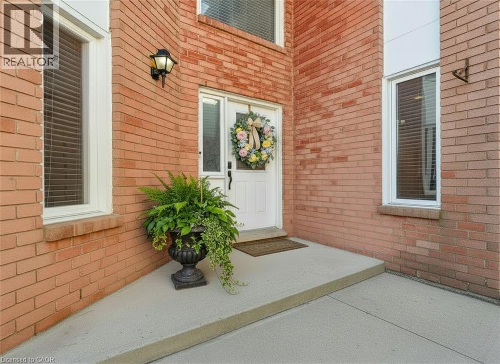 375 Delancey Boulevard, Hamilton, Ontario  L9B 2B5 - Photo 3 - 40822535