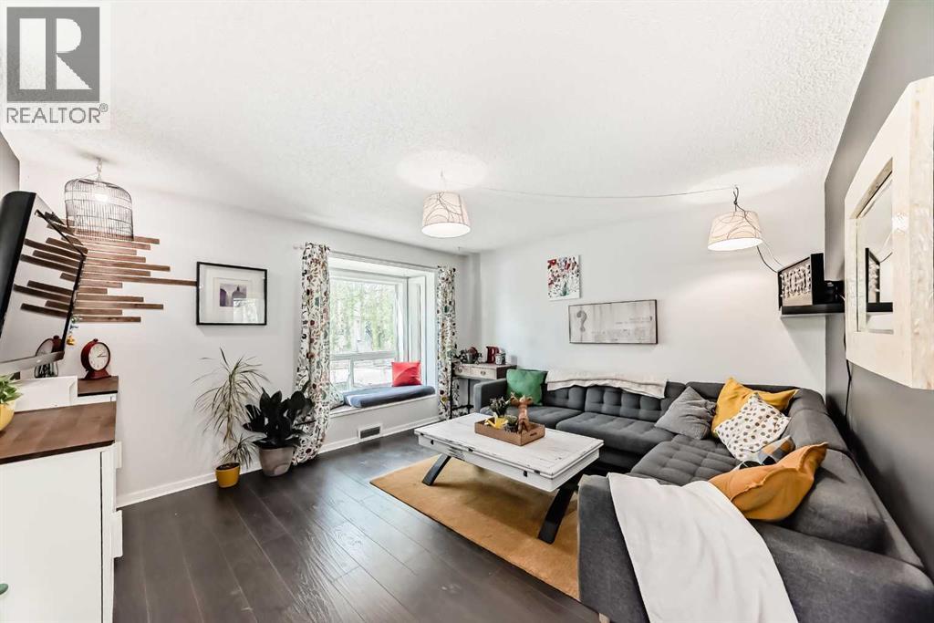 12 Taraglen Road Ne, Calgary, Alberta  T3J 2N7 - Photo 3 - A2283475
