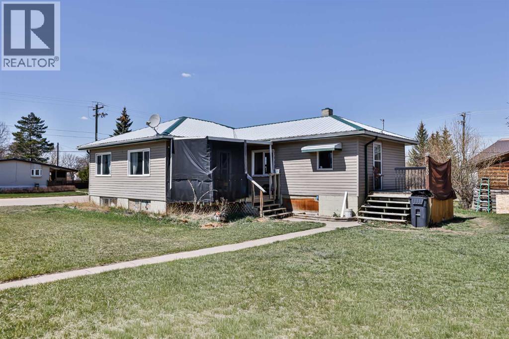 209 3 Avenue, Warner, Alberta  T0K 2L0 - Photo 1 - A2307175