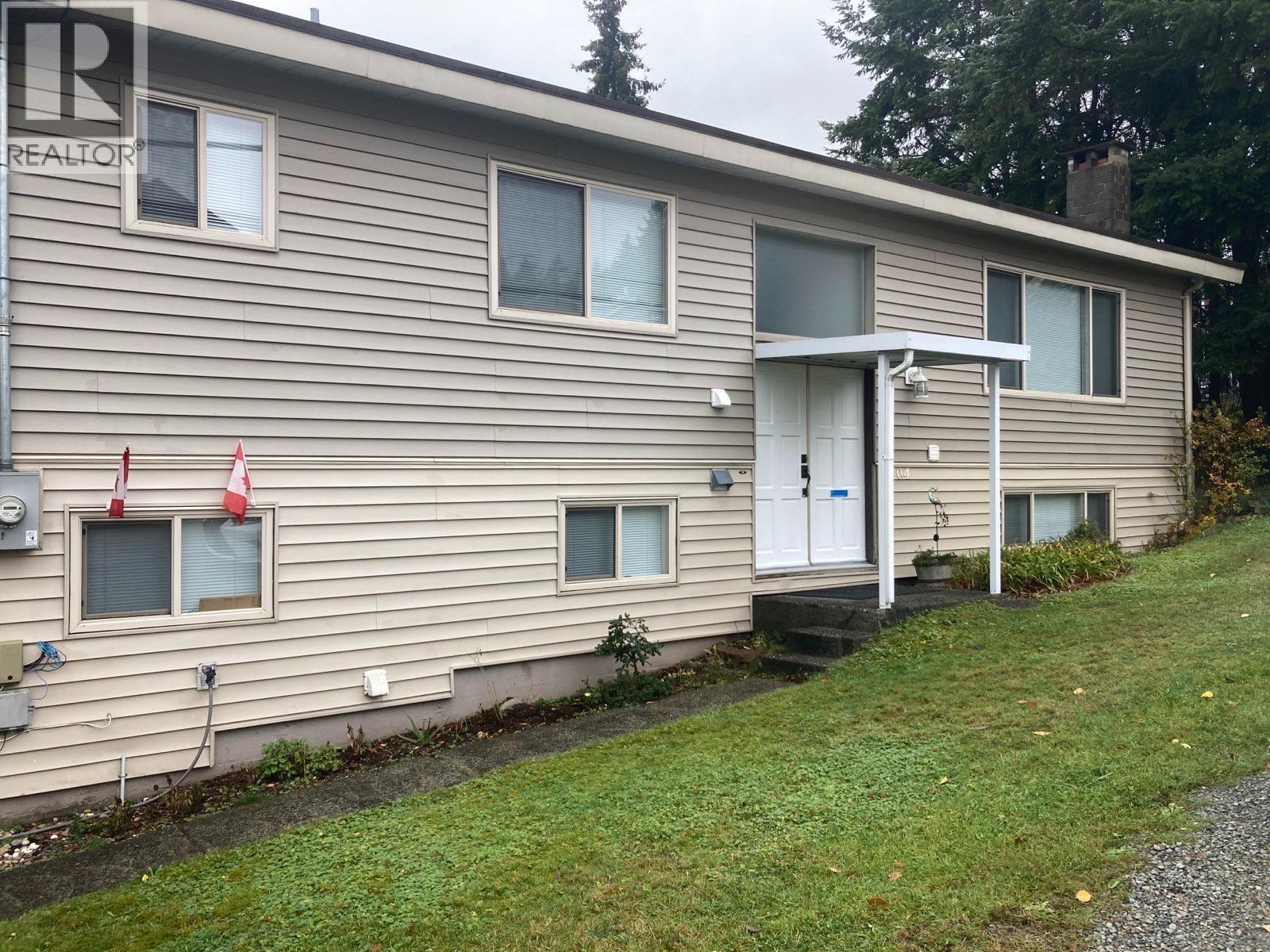 UPPER 5704 DUNDAS STREET, Burnaby