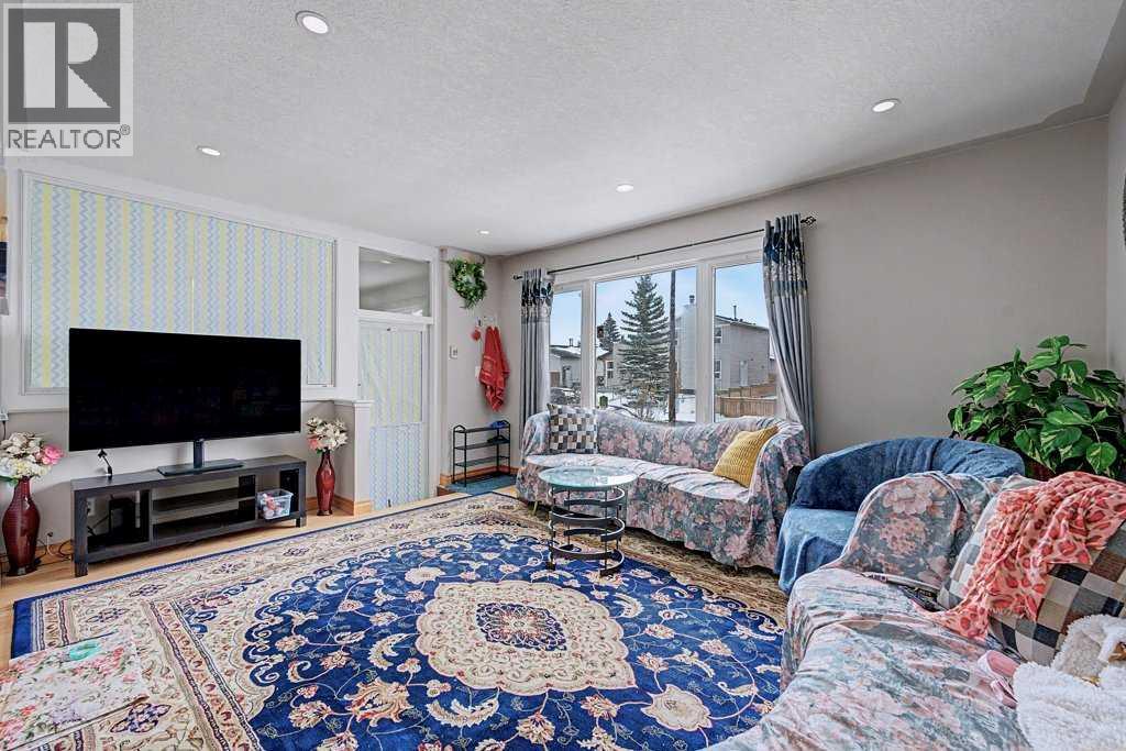 38 Whitman Close Ne, Calgary, Alberta  T1Y 4h4 - Photo 3 - A2305372