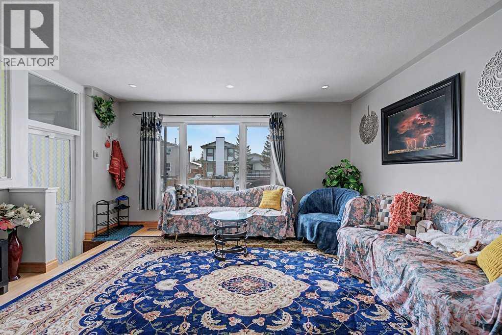 38 Whitman Close Ne, Calgary, Alberta  T1Y 4h4 - Photo 4 - A2305372