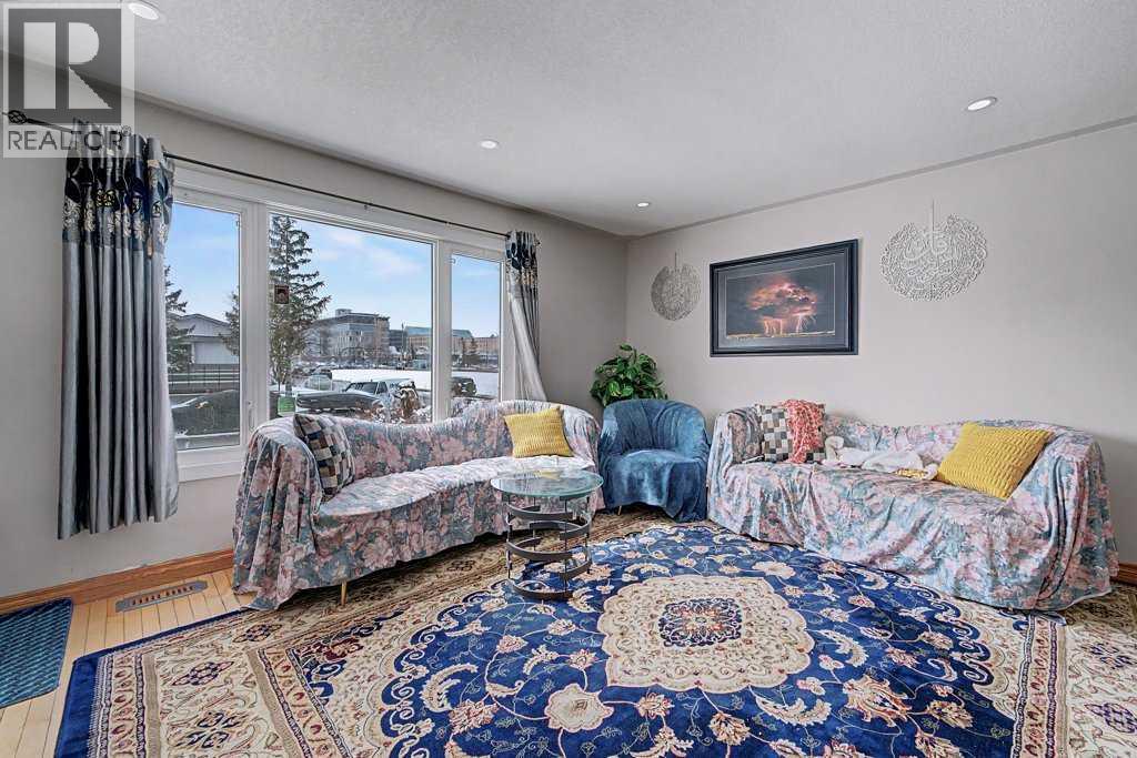 38 Whitman Close Ne, Calgary, Alberta  T1Y 4h4 - Photo 5 - A2305372