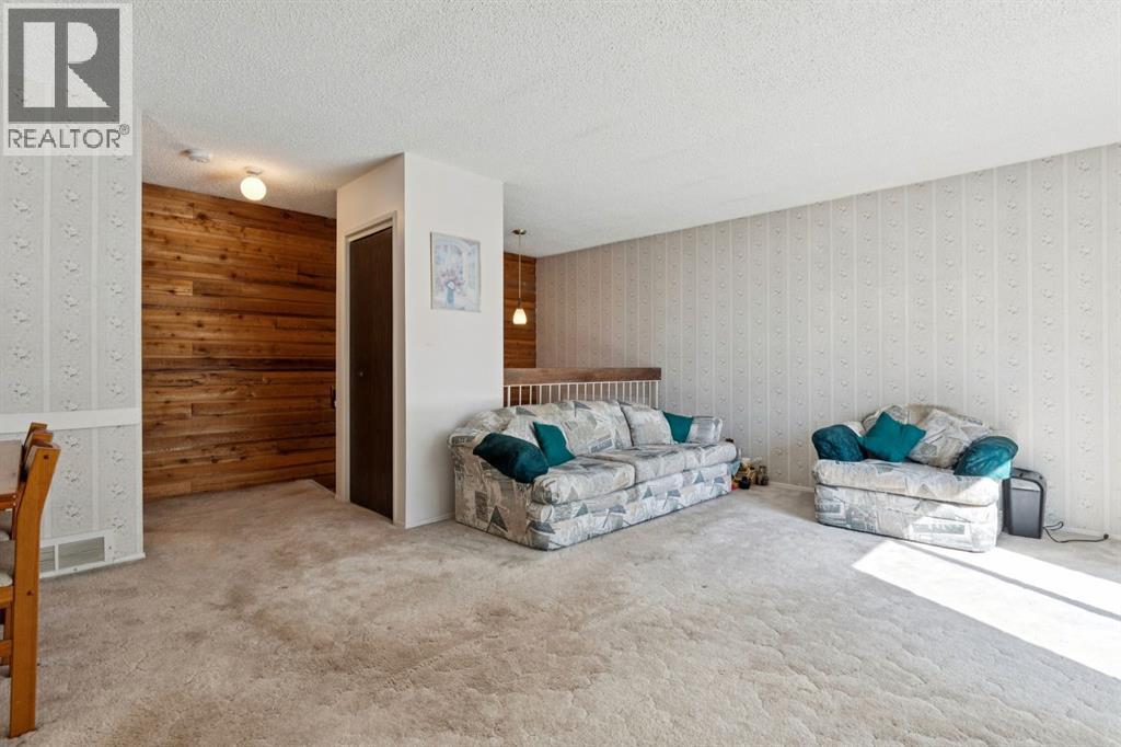 117 Sabrina Way Sw, Calgary, Alberta  t2w 4j4 - Photo 7 - A2306568