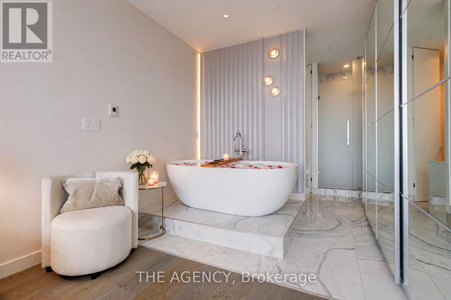 111 Bathurst Street, Toronto, Ontario  M5V 0M9 - Photo 19 - C13072416