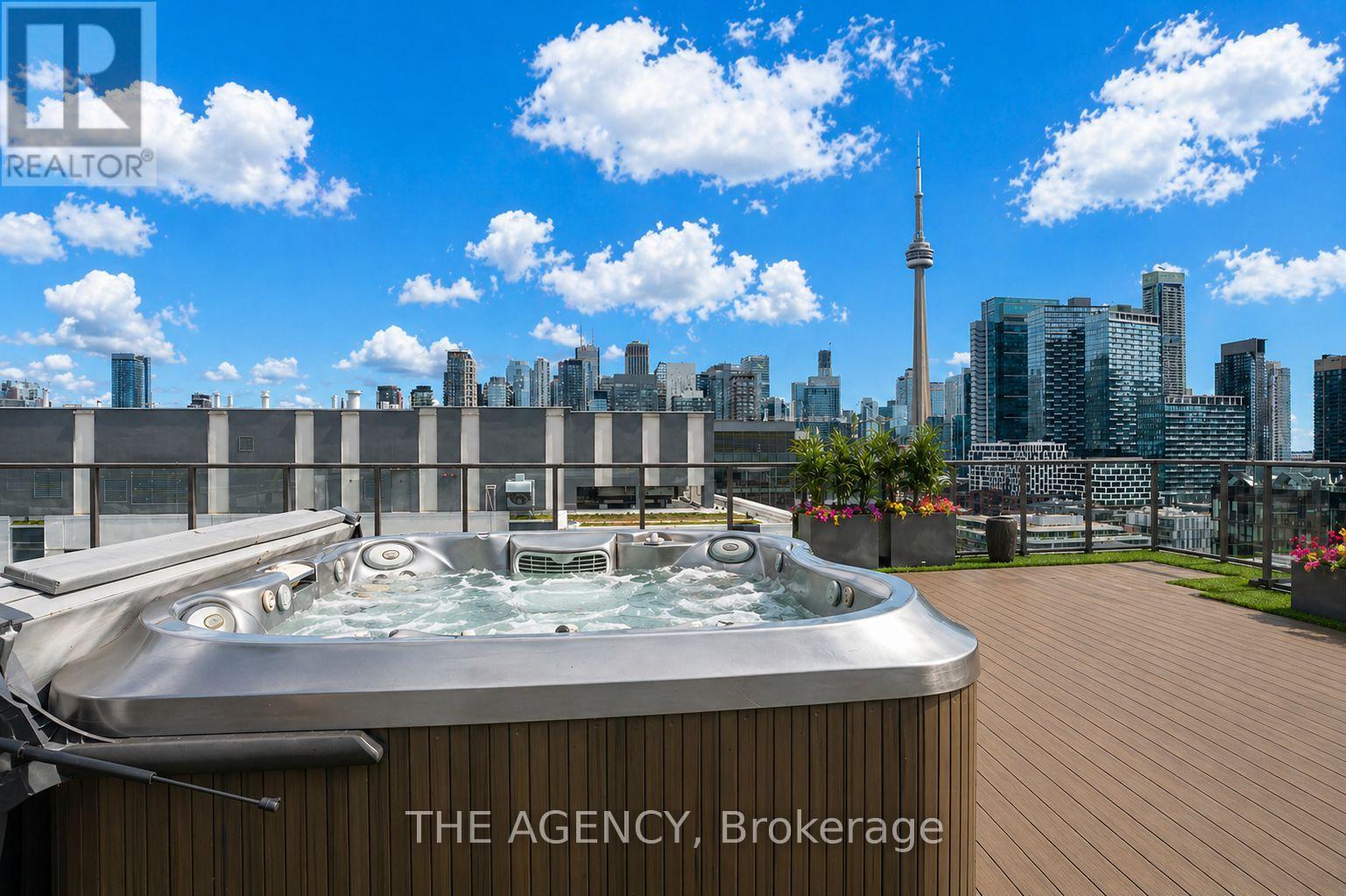 111 Bathurst Street, Toronto, Ontario  M5V 0M9 - Photo 2 - C13072416