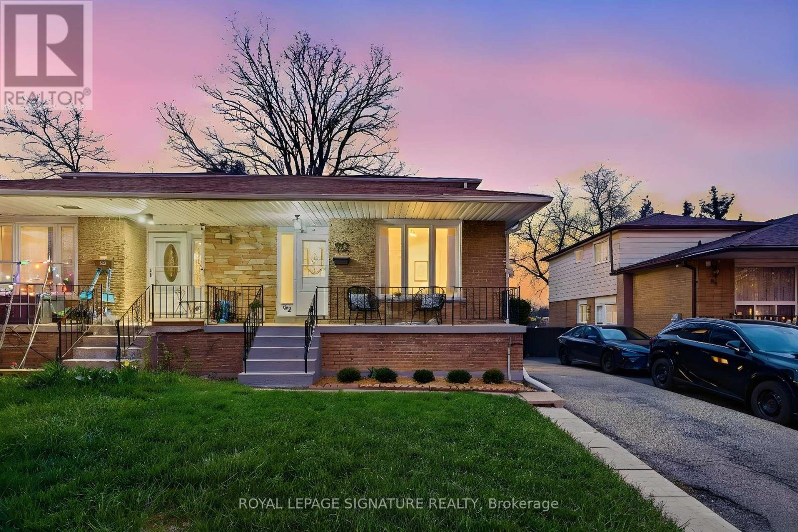<div class="slider-price">$1,049,000</div><p>92 Picola Court, Toronto, Ontario</p>