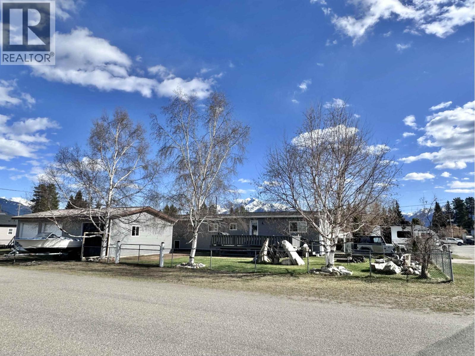 41 Cedar Street, Valemount, British Columbia  V0E 2Z0 - Photo 1 - R3118494